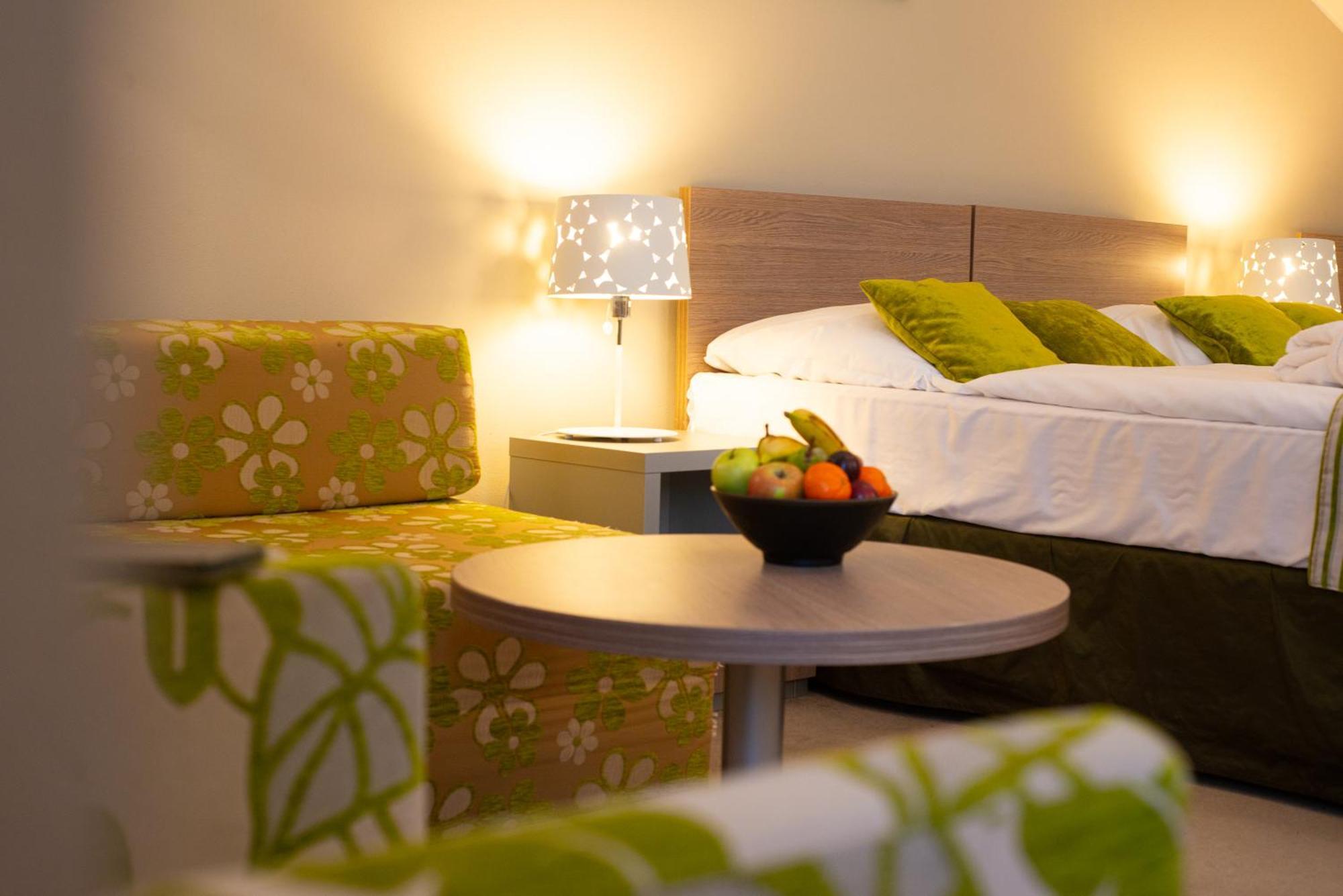 Hotel Bystra Брезно Екстер'єр фото